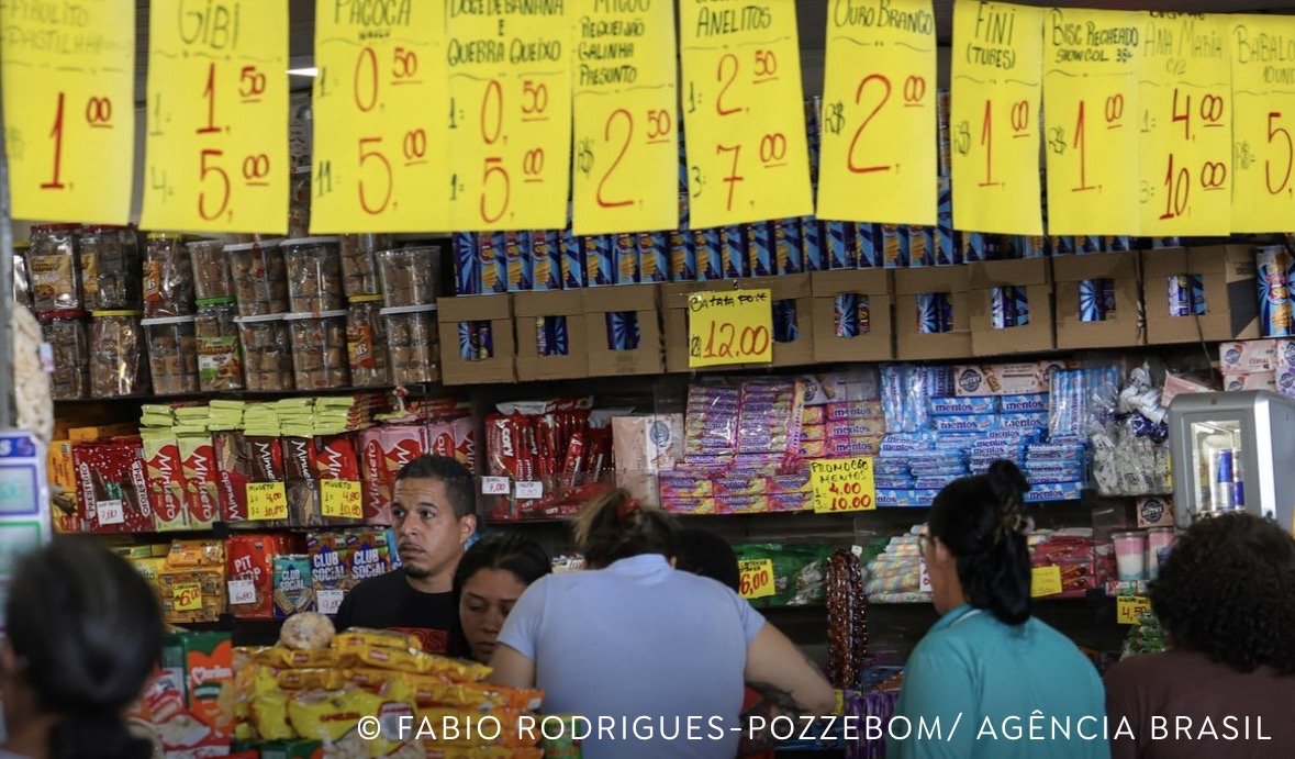 Governo estuda linhas de crédito e capacitação para apoiar empresas após fim da jornada 6x1