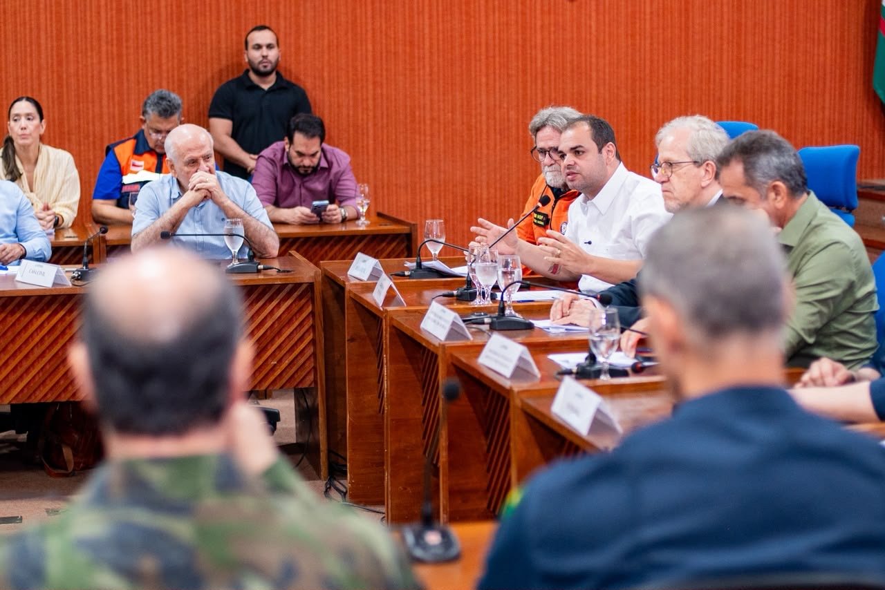 Roberto Cidade e Governo Federal criam força-tarefa com 11 aeronaves e 300 brigadistas no Amazonas