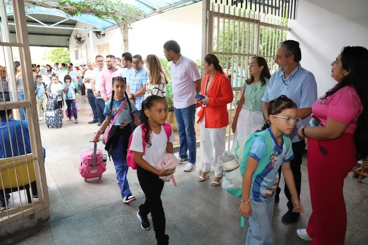 Fumaça mantém aulas da rede municipal suspensas em Manaus nesta quarta