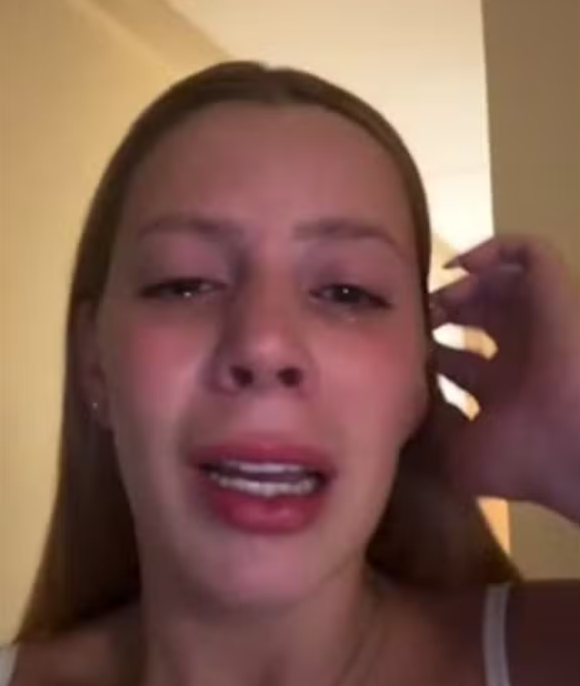 Malevóla Alves chora e diz ter sido abusada em prisão no Egito