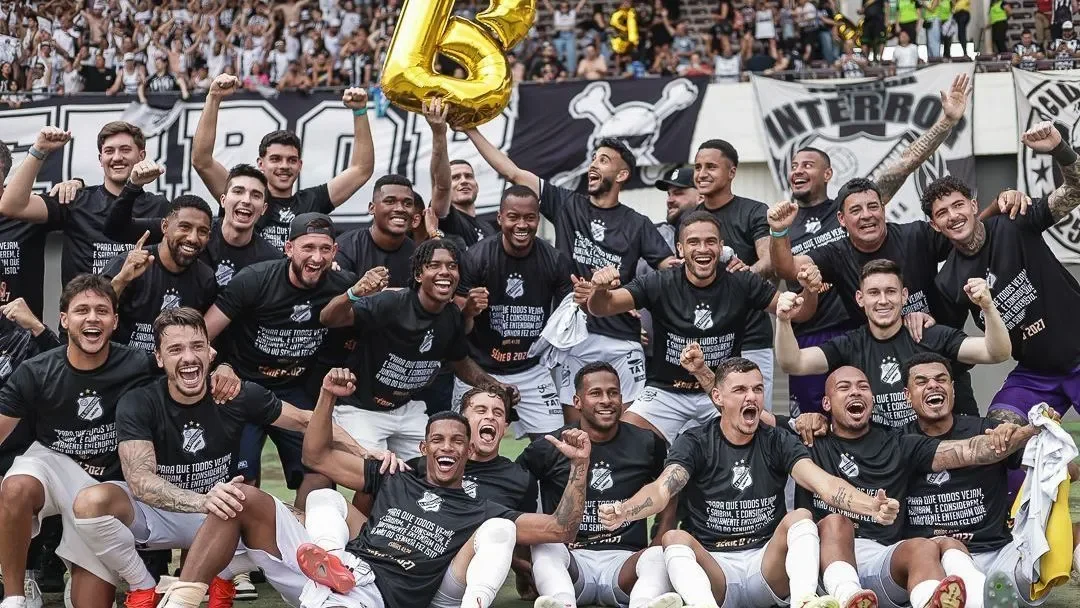Mesmo com derrota, time de Ronaldo e Roberto Carlos volta à Série B após 35 anos