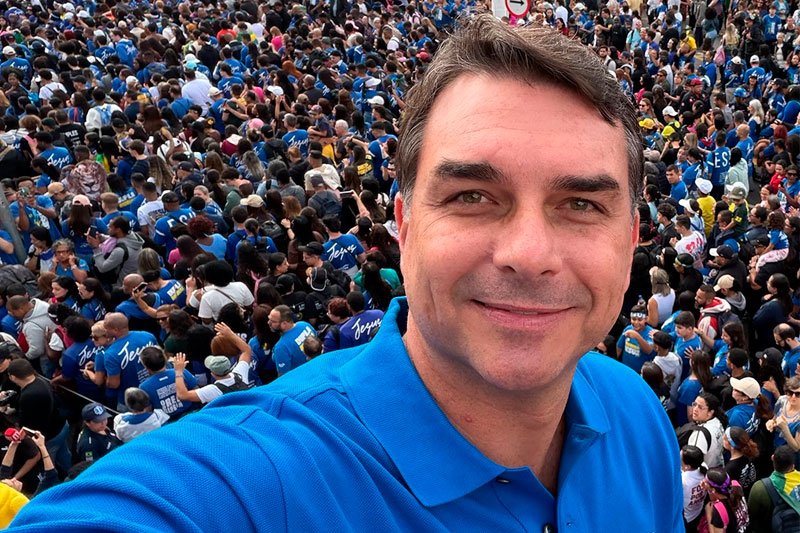 Flávio promete mudanças na Constituição com apoio do Congresso