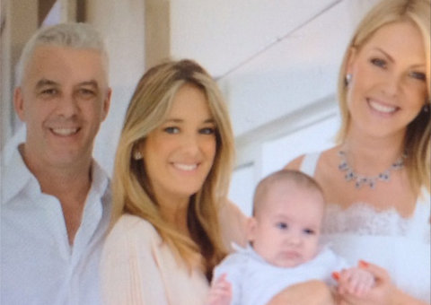 Ana Hickmann batiza o filho Alexandre Júnior