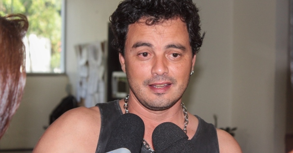 Após reabilitação, Renner vira cantor gospel