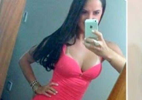     Graciele Lacerda posta foto de biquíni e internauta solta: "Zezé não dá conta do recado"