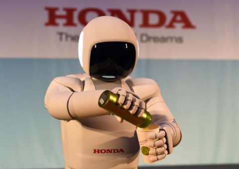 Nova versão do robô ASIMO, cada vez mais humano, é apresentada nos EUA