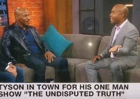 Mike Tyson se irrita e xinga jornalista ao vivo