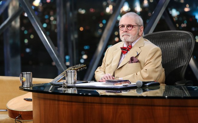 Internado, Jô Soares precisa de ajuda para respirar