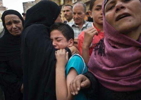 Tribunal egípcio condena líder da Irmandade Muçulmana e 682 islamitas à morte