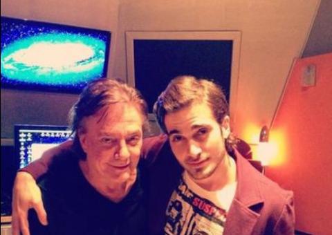 Fiuk grava música com o pai