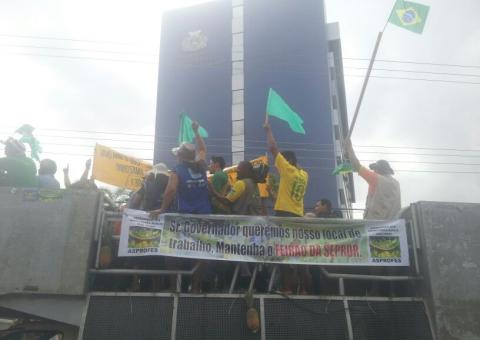 Feirantes também aproveitaram para protestar