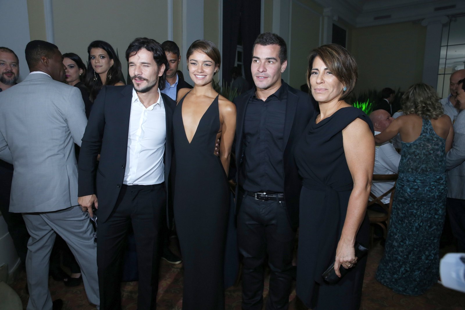   Elenco de 'Babilônia' se reúne em festa de lançamento da nova novela das 21h