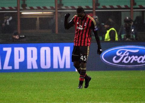 Com um a menos, Milan segura empate com Ajax e avança na 'Champions'