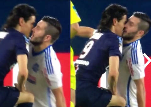 Uruguaio encara francês após falta e acaba dando um selinho