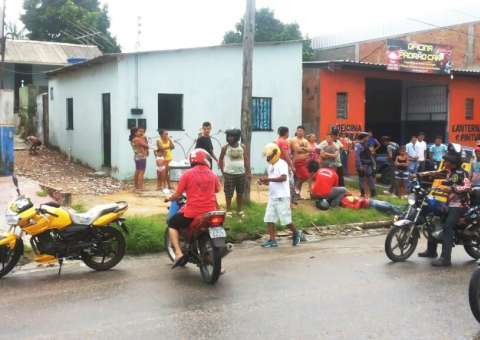 Ônibus atropela motoqueiro e três carros colidem próximo ao T-4
