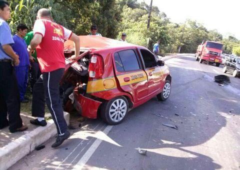 Colisão de carros na Ponta Negra leva à internação de vítima
