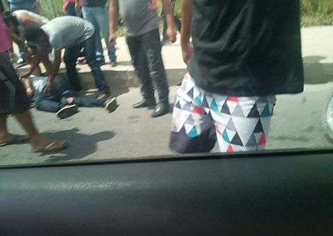 Acidentes entre carro e motos deixam vítimas feridas