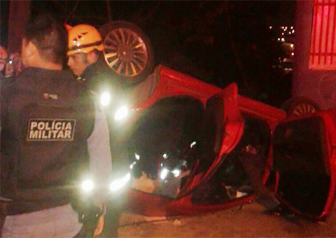 Morto e dois feridos em capotamento na Torquato