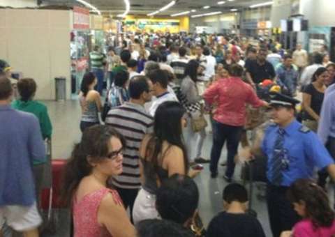 Espera na fila para pagar estacionamento no aeroporto é de uma hora