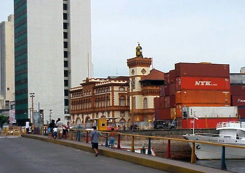 Motos e petróleo impactem arrecadação da Alfândega de Manaus