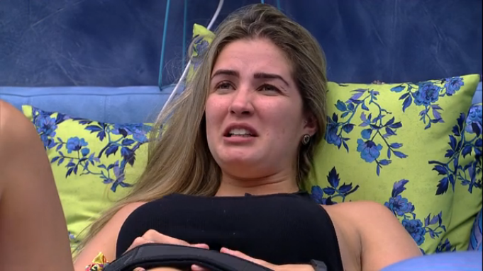 BBB 15: Chateada, Aline diz que está com nojo de Amanda