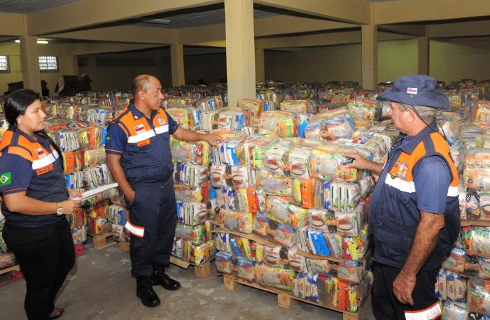 Amistoso "Amigos do Delmo x Amigos arrecada 20 toneladas de alimentos