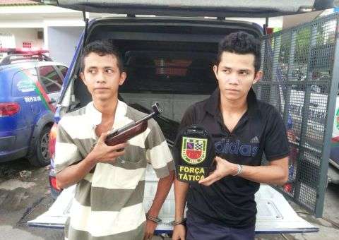 Porte ilegal de arma e tráfico de droga dá prisão