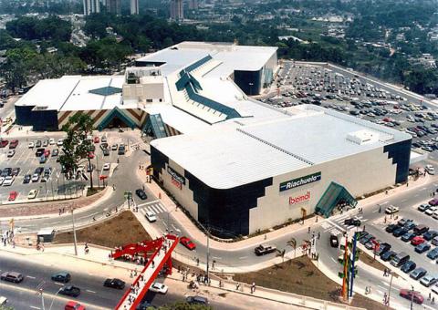 Shoppings multados em R$ 100 mil pelo Procon por superfaturarem preço do estacionamento. 