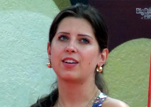 Andressa acha chave e abre ¨Caixa Pandora¨