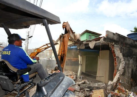 Imóvel construído em área de preservação é derrubado pela prefeitura