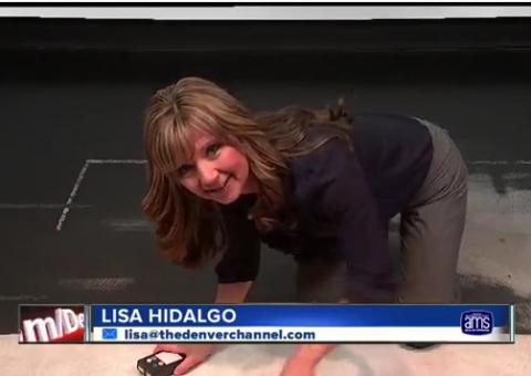 Erro técnico faz apresentadora terminar notícia de quatro, veja