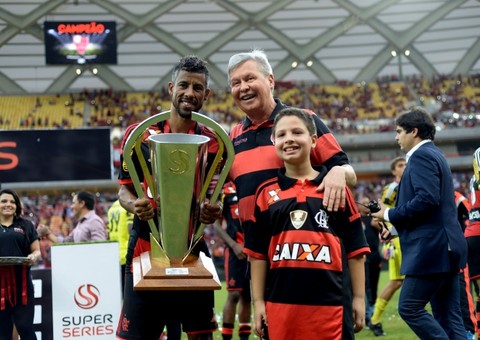 Flamengo bate São Paulo e fica com a taça de campeão do Super Series em Manaus
