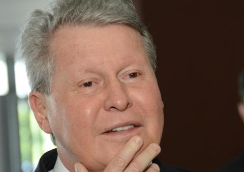 Artur entrega 117 veículos para fortalecer Distritos de Saúde