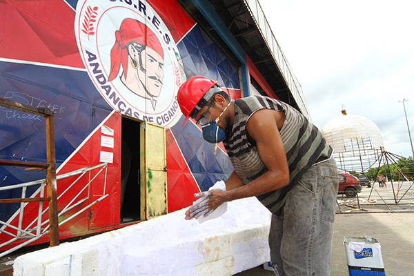 Escolas de samba recebem recursos da prefeitura