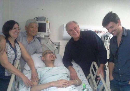 Marcelo Rezende visita fã com doença terminal em hospital