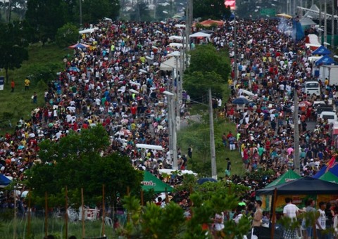 Banda do Galo fecha avenida em Manaus. Veja fotos