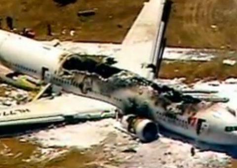 Avião explode nos EUA. Suspeita de atentado.Veja vídeo