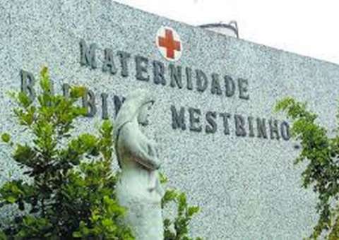 Desde quarta-feira, grávida aguarda atendimento em maternidade