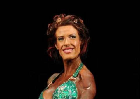 Fisiculturista sem braço faz sucesso