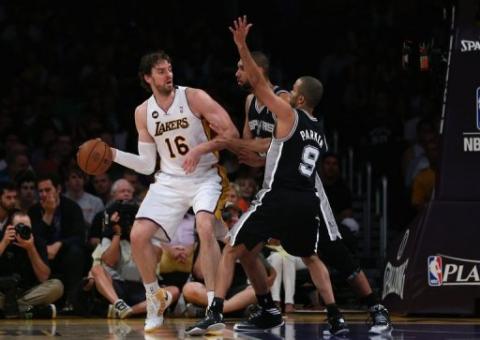 Spurs avançam nos playoffs; Warriors perto da vaga