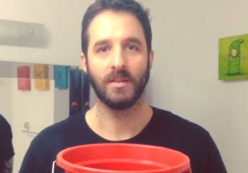 Rafinha Bastos ironiza "desafio do gelo" em vídeo