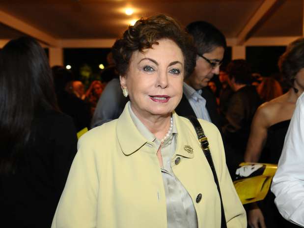 Sem convites para atuar, Beatriz Segall decidir dar aulas