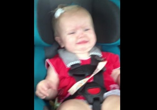 Vídeo fofo mostra reação de bebê ao ouvir Katy Perry 