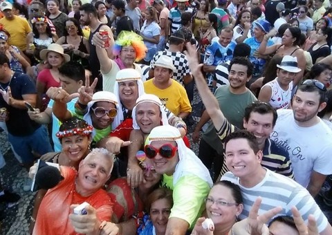 Banda da Bica arrasta 50 mil pessoas para folia do carnaval