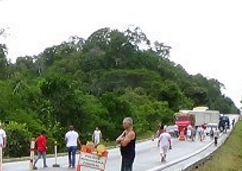 Feridos em colisão na BR-174 são internados no PS 28 de Agosto