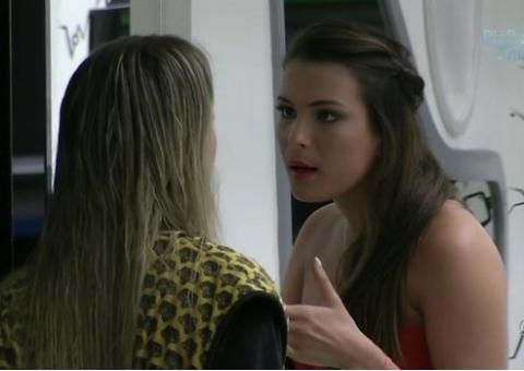 Kamilla se revolta com convite para cinema com Andressa