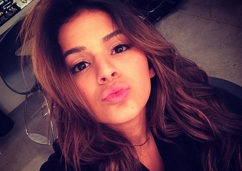 Bruna Marquezine se irrita com invasão dos fãs e desabafa