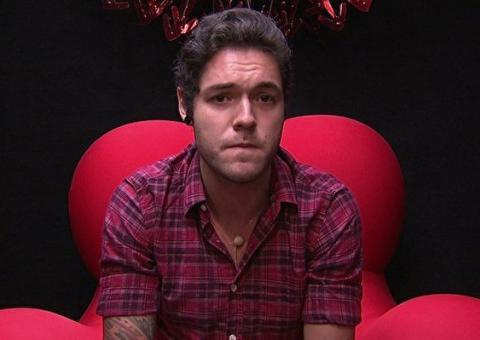 Bial questiona Nasser sobre segredos e brother se recusa a contar