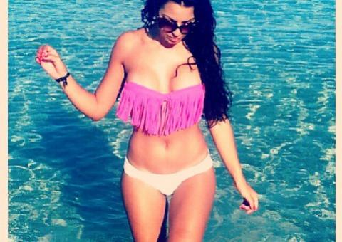 Empresária ex-coelhinha da Playboy mostra corpão em Ibiza