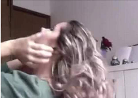 Como cachear seus cabelos usando apenas uma meia calça